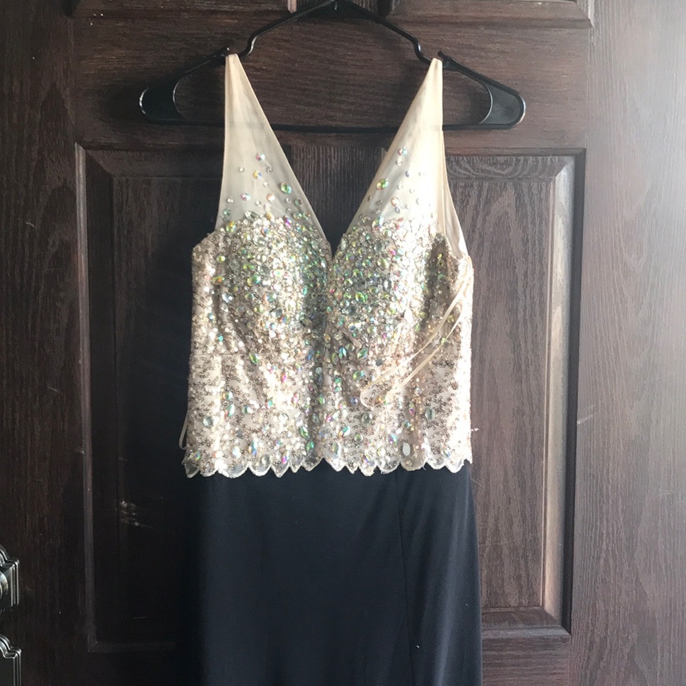 Black side split brim dress